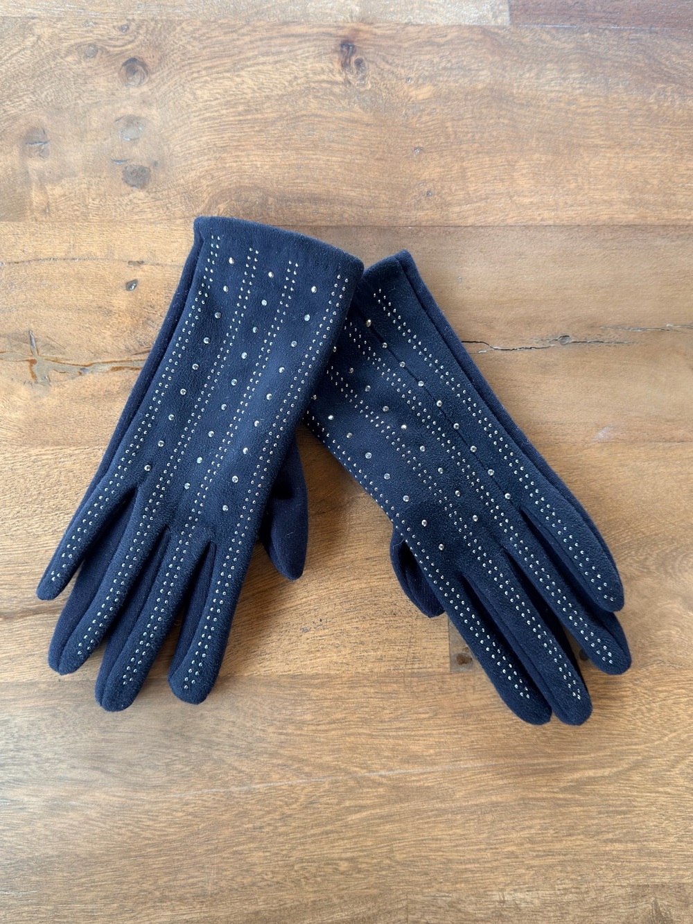 Black Winter Gloves with Touchscreen & Stud Detail – Like New